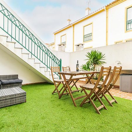Вилла Baleal Happiness Surf House Феррел Экстерьер фото