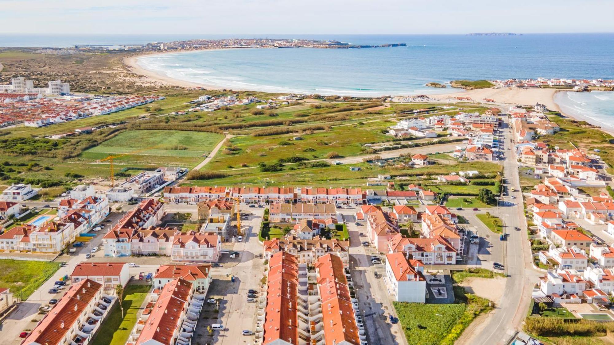 Вилла Baleal Happiness Surf House Феррел Экстерьер фото