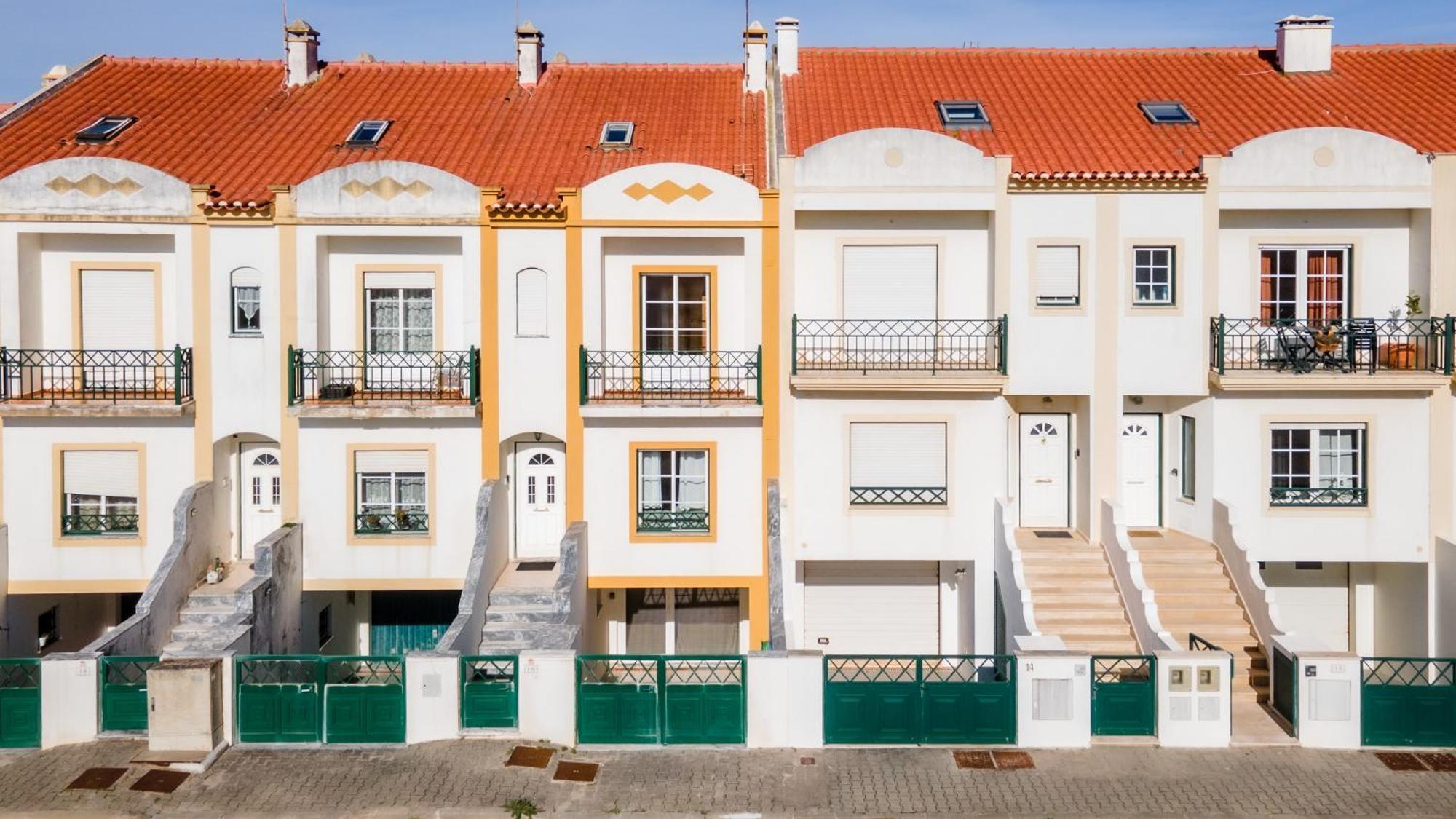 Вилла Baleal Happiness Surf House Феррел Экстерьер фото